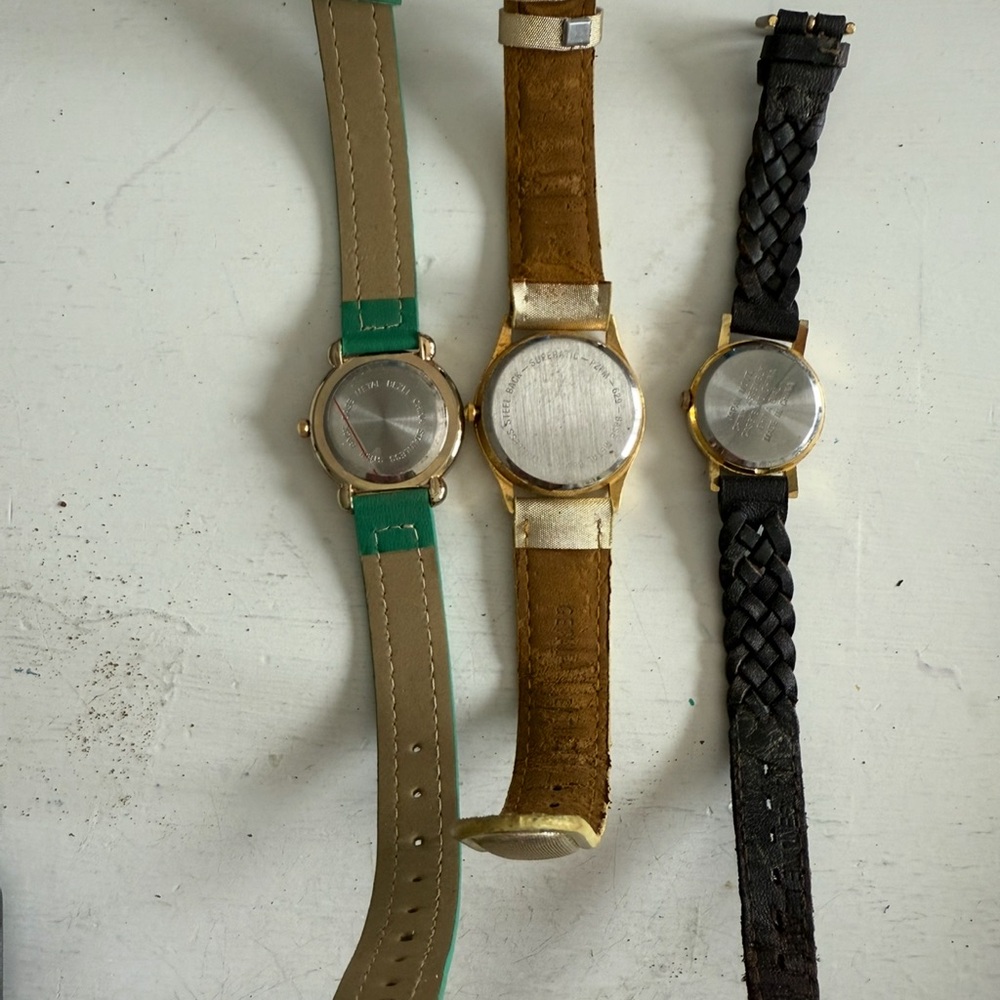 Lot of 3 Christmas Themed Watches Needs Batteries - Picture 2 of 2